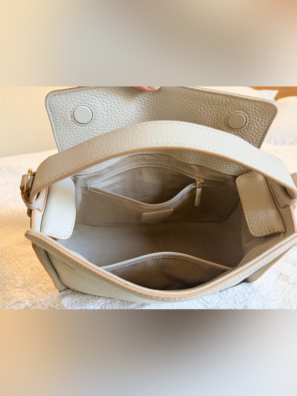 The Horse Clementine bag, Oat with gold hardware, Pebbled Leather Bag - Picture 6 of 9